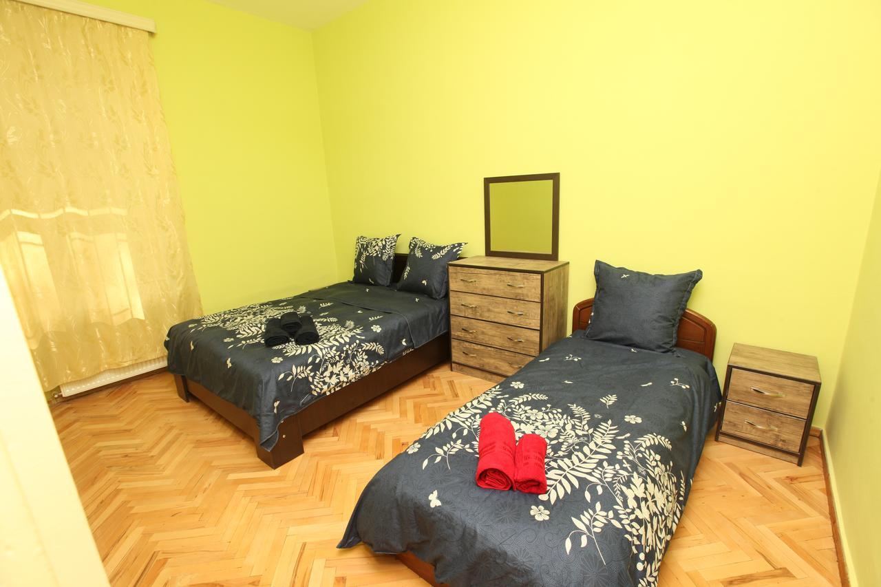 Apartment At Stalin House 第比利斯 外观 照片