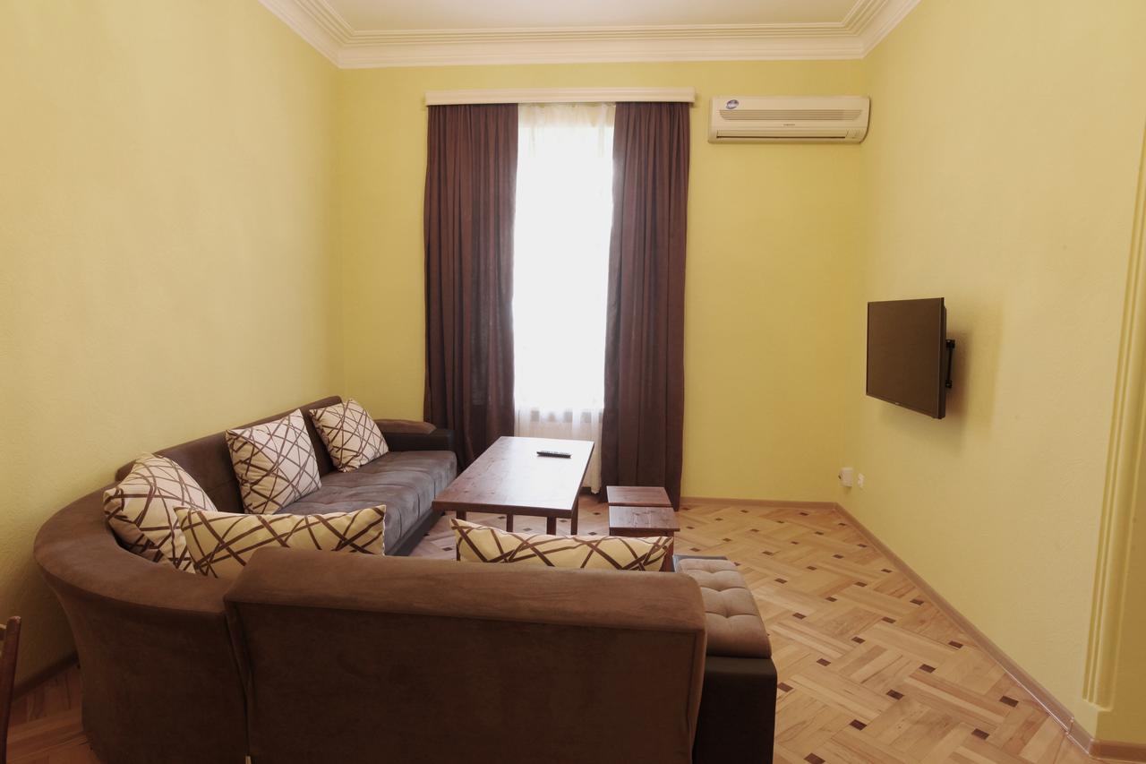 Apartment At Stalin House 第比利斯 外观 照片