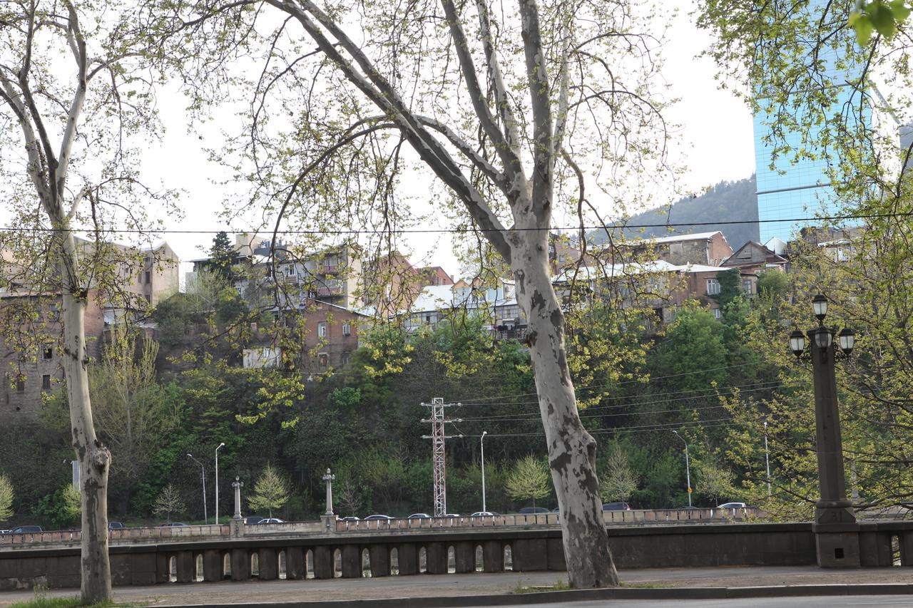Apartment At Stalin House 第比利斯 外观 照片
