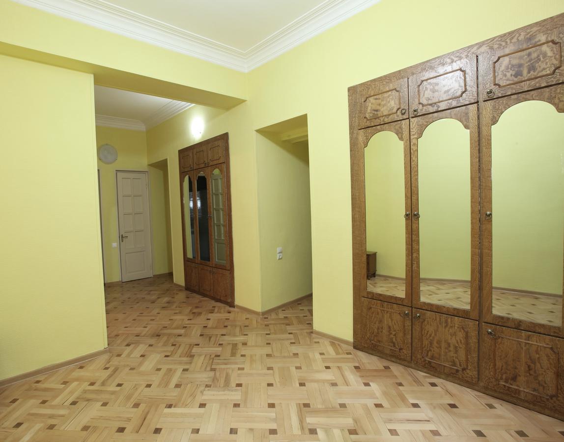 Apartment At Stalin House 第比利斯 外观 照片