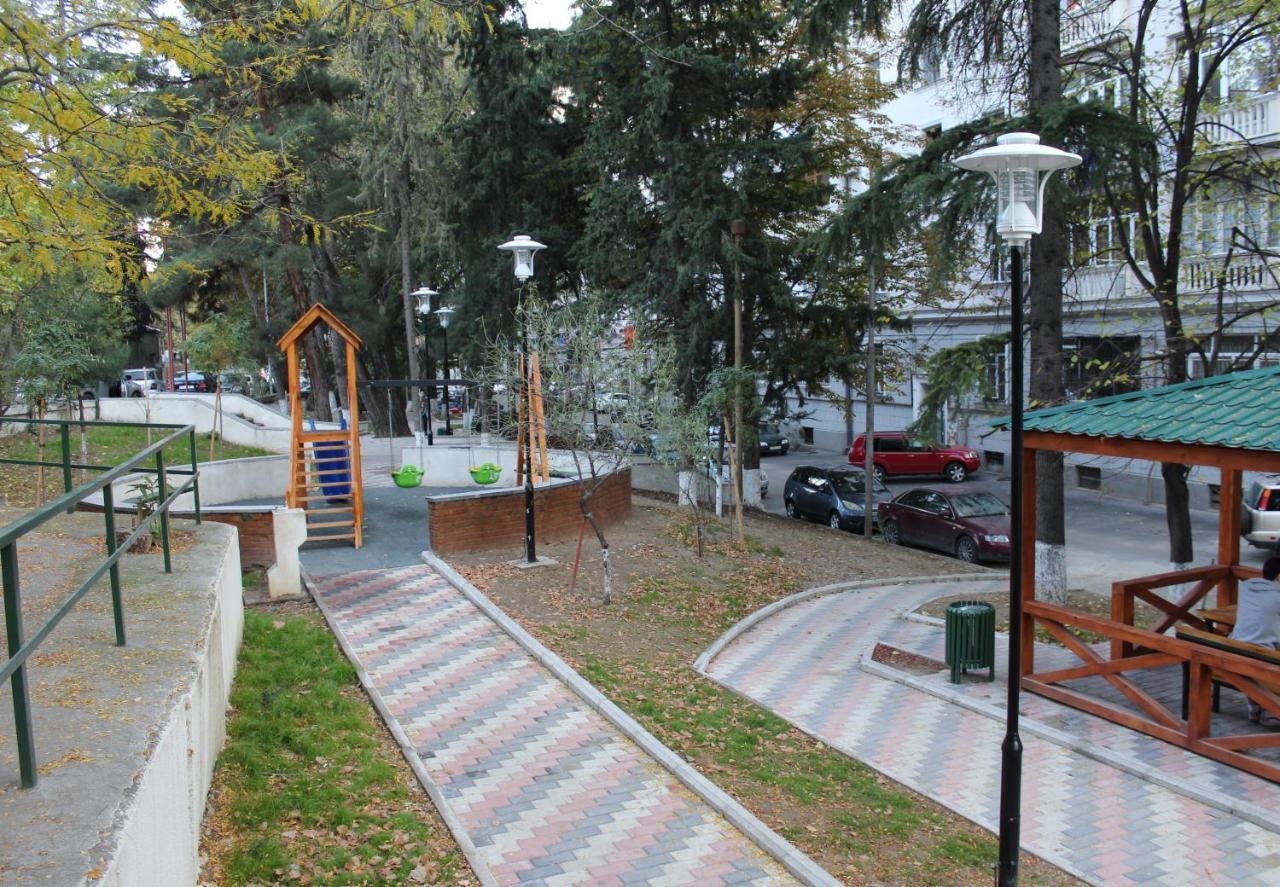 Apartment At Stalin House 第比利斯 外观 照片